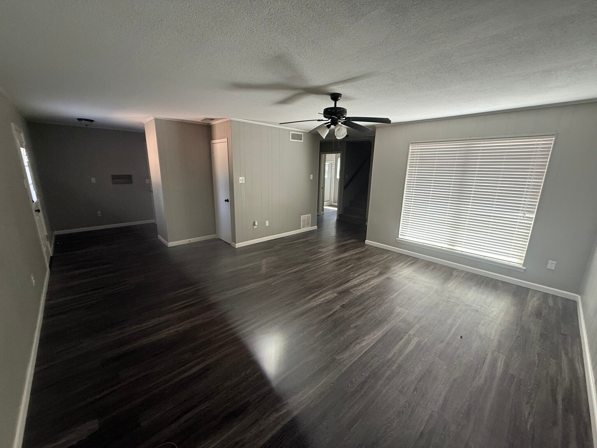 Building Photo - 2907 Greenhills Dr