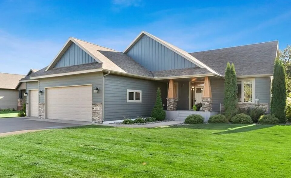 Primary Photo - 944 Cove Ct NW