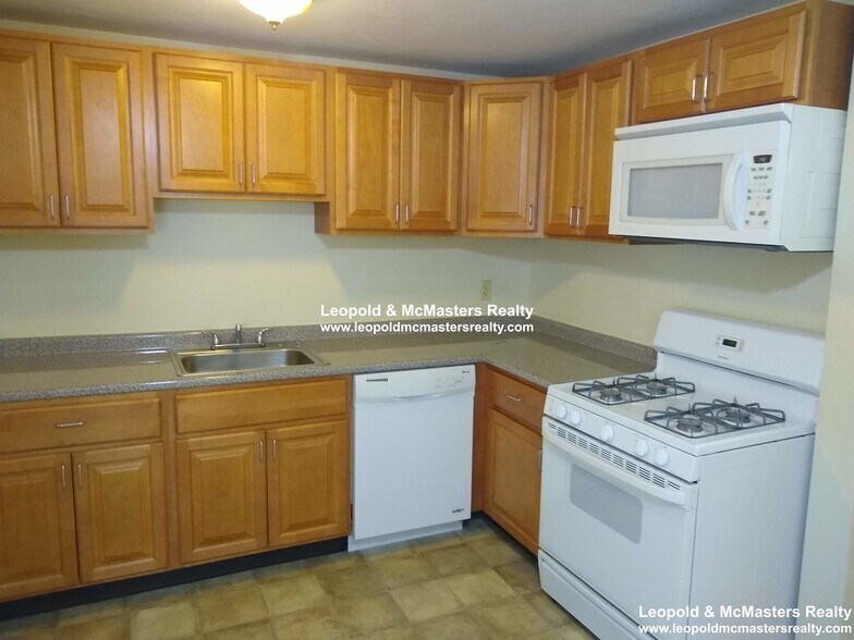 Building Photo - 95 Nichols Ave