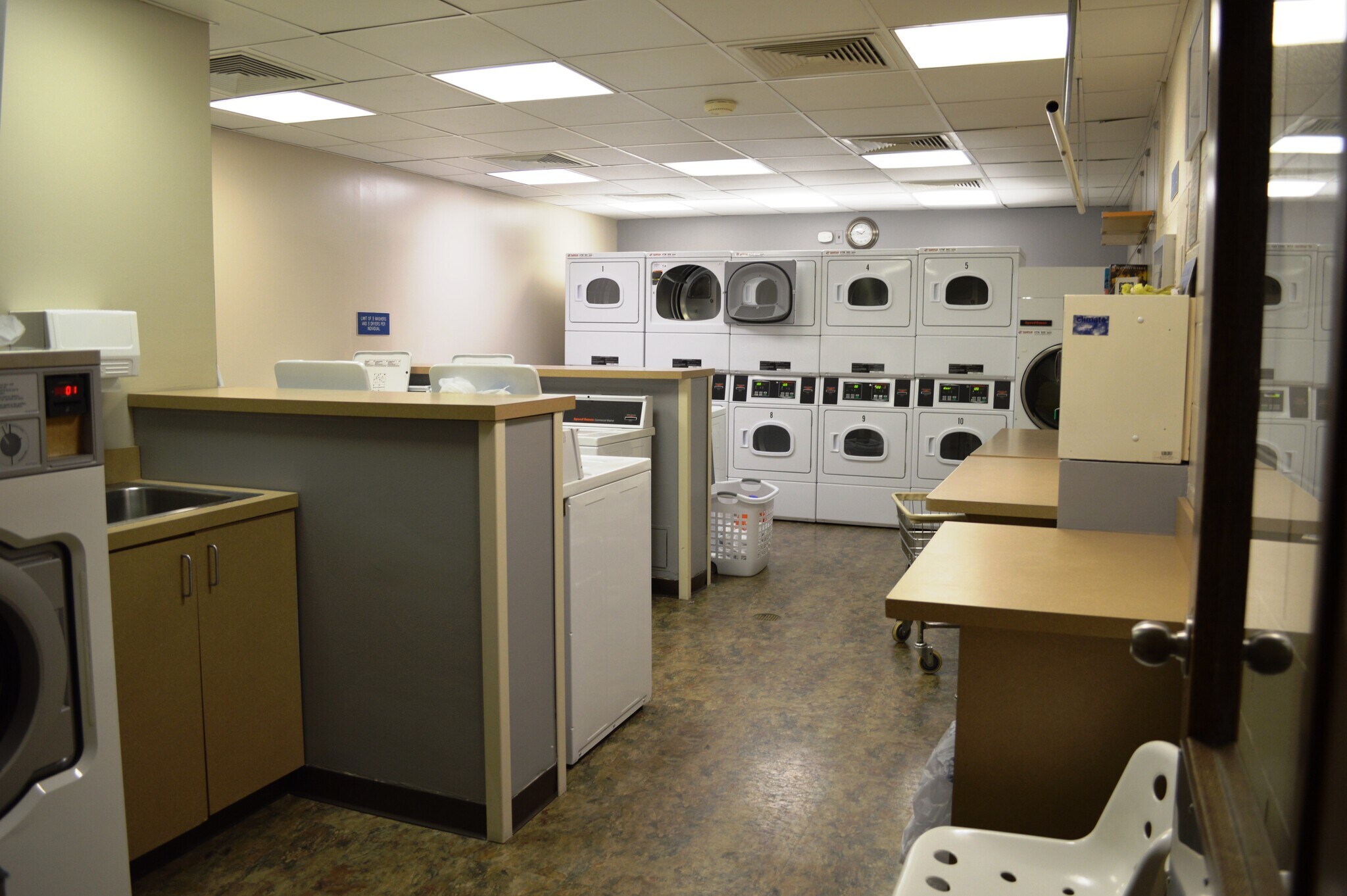 Laundry Room - 5100 N Marine Dr