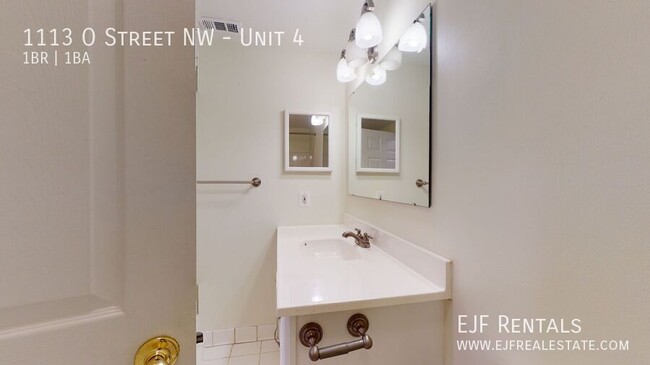 Building Photo - Large Logan Circle One Bedroom W/Private B...