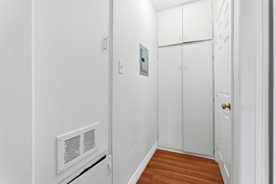 Building Photo - 7932 Brimfield Ave