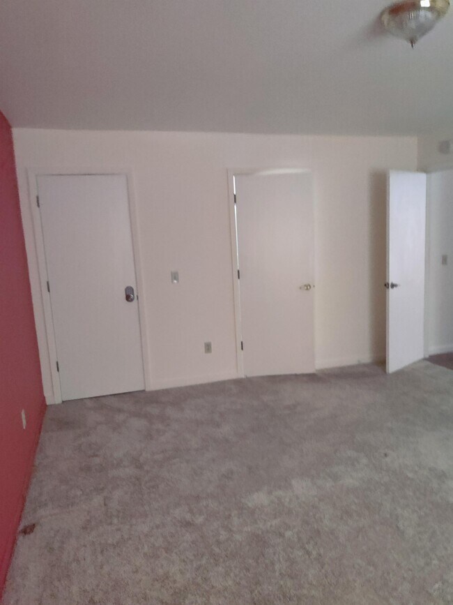 Building Photo - 18589 Lake Forest Dr