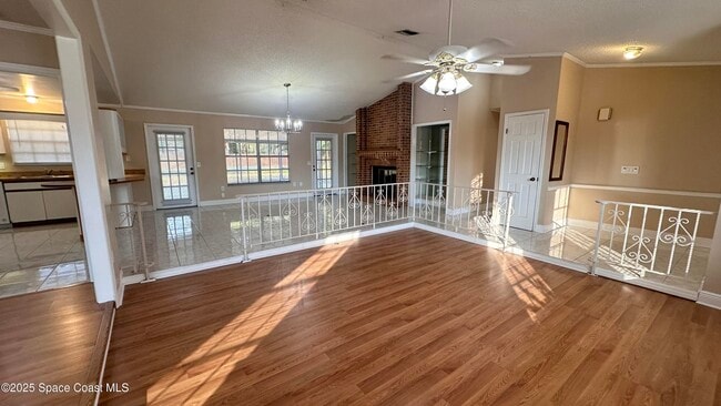 Building Photo - 301 Nesbitt St