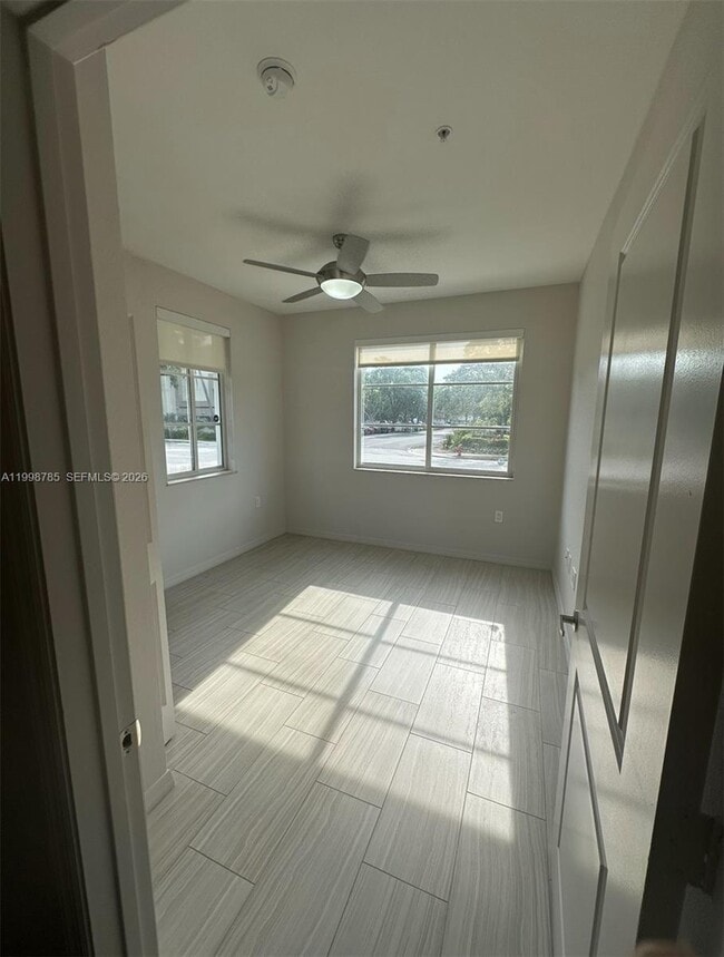 Building Photo - 805 SE 3rd Ave