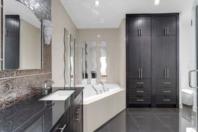 Building Photo - 851 SW 154th Path