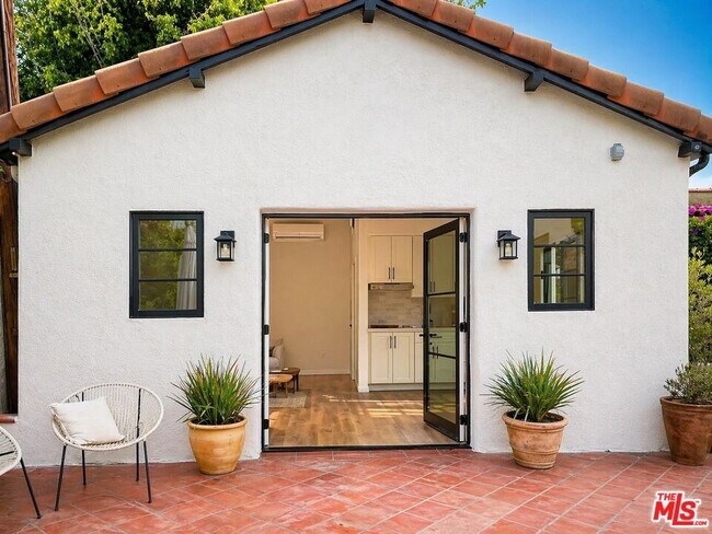 Building Photo - 917 S Ridgeley Dr