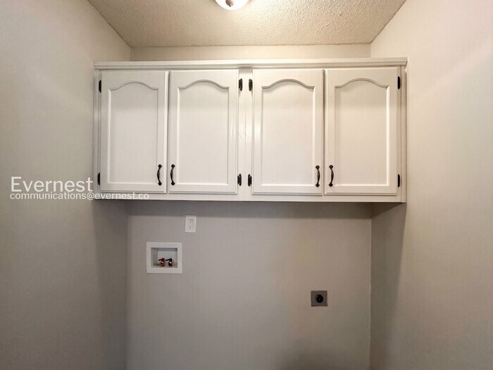 Building Photo - 6832 Maury Dr