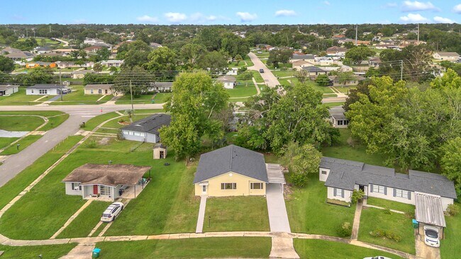 Building Photo - 1516 Zinnia Dr