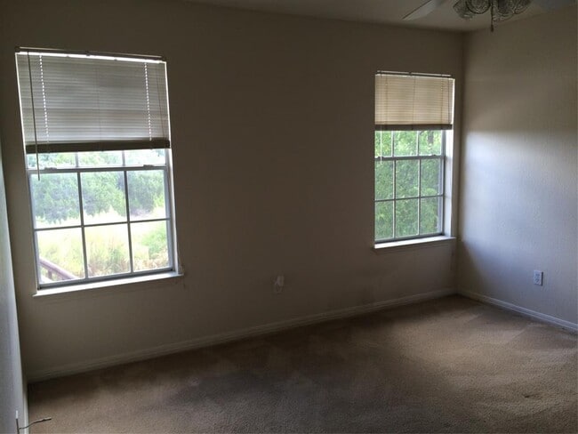 Building Photo - 3003 Whisper Oaks Ln