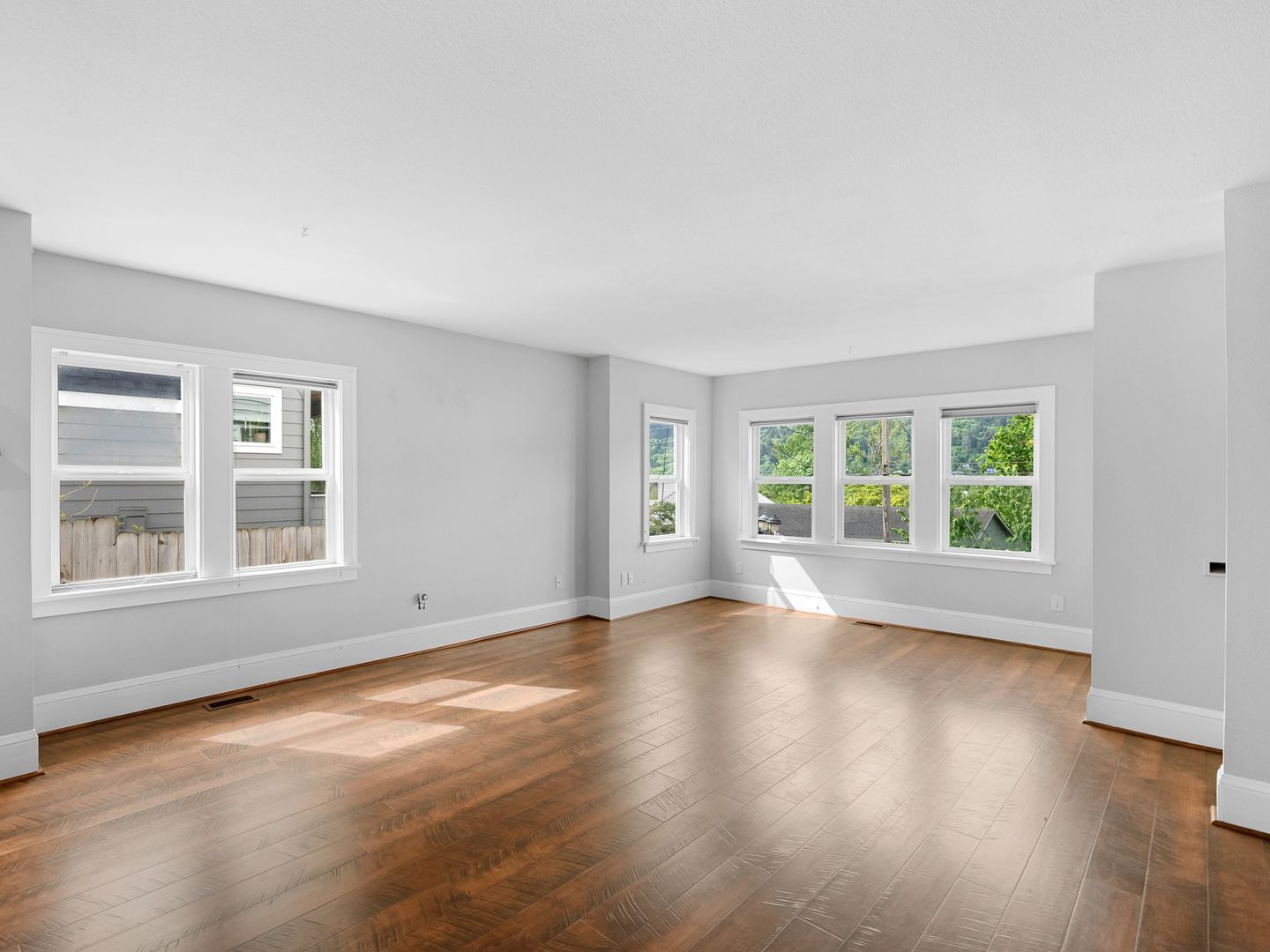 Building Photo - 9831 N Edison St