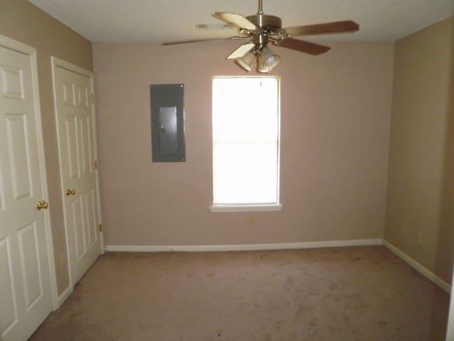 Building Photo - Kenwood Pointe Apartments: Washer and Drye...