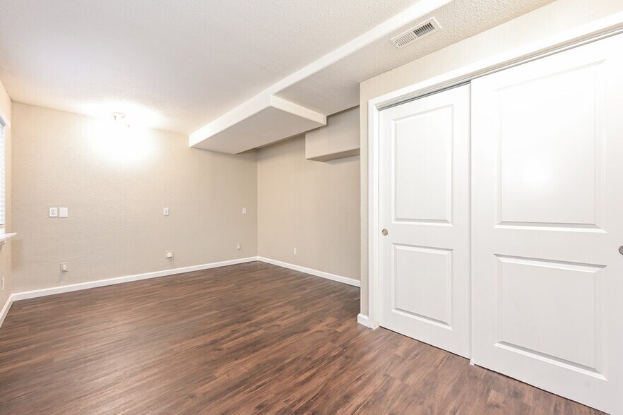 Building Photo - 24762 E Wyoming Cir