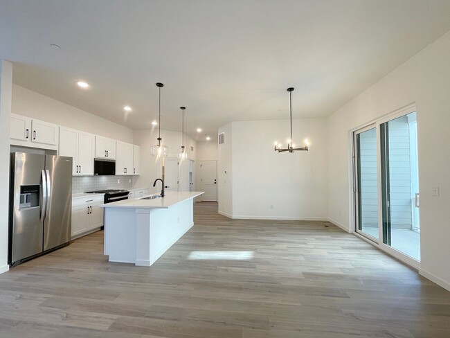 Building Photo - Brand new 3 bedroom home! Attached 2-car g...