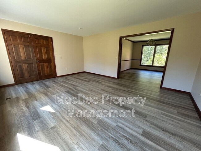 Building Photo - 1907 White Lake Dr