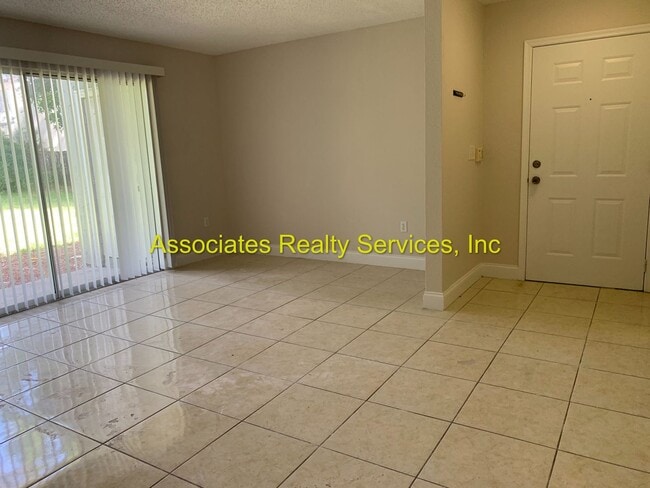 Building Photo - 3 bedroom home in Windsor Park!  Move in early August!