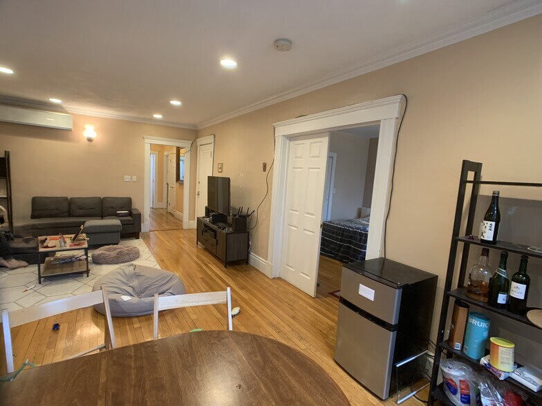 Building Photo - 8 Fairbanks St