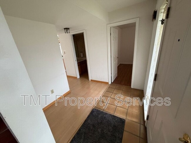 Building Photo - 2 Polvadera Ct