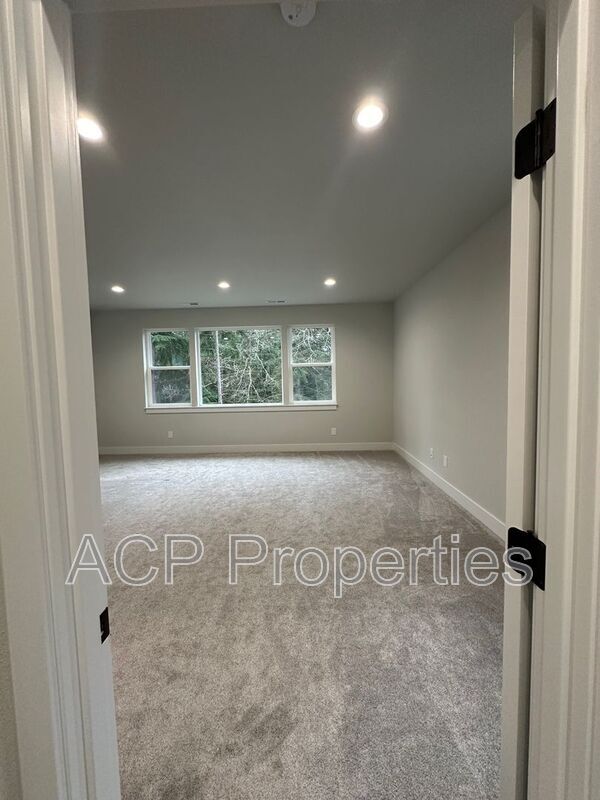 Building Photo - 8 Clematis Ln