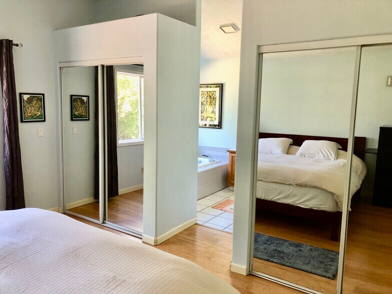 Primary bedroom - 32724 NE Chamberlain Rd