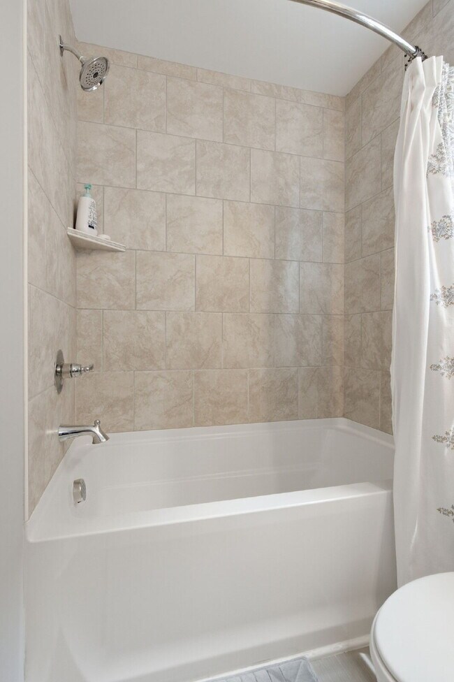 Building Photo - Zoned for the highly-rated Liberty Creek schools with resort-style amenities!