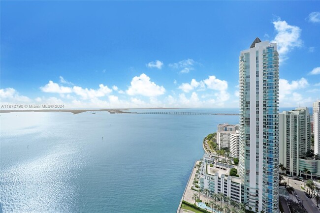 Building Photo - 1155 Brickell Bay Dr