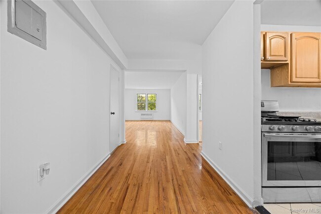 Building Photo - 255 Bronx River Rd