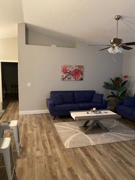 Building Photo - 9416 N Del Rio Way