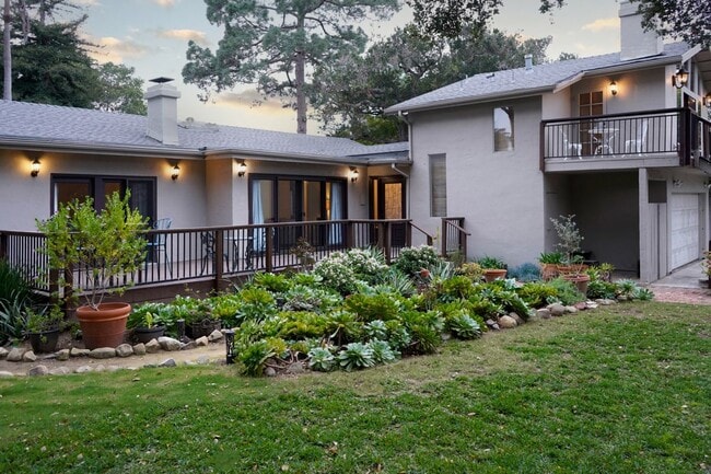 Building Photo - 2635 Puesta Del Sol