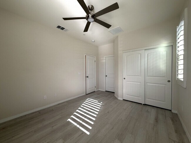 Building Photo - AVAILABLE NOW!! STUNNING 4 Bed/ 3.5 Bath POOL HOME in La Quinta!