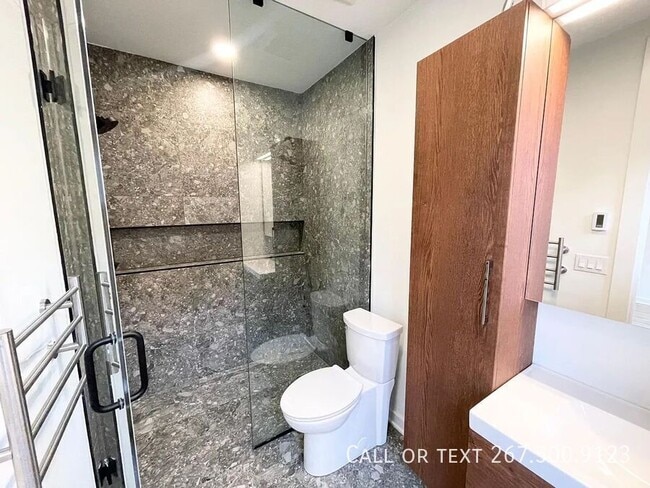 Building Photo - 1306 N Front St