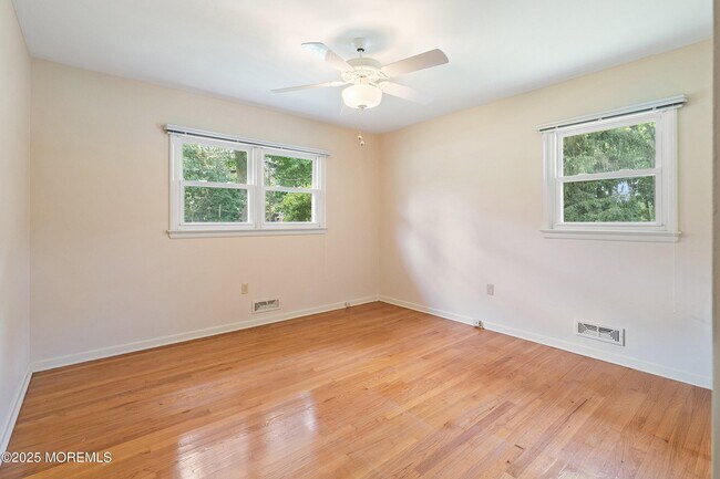 Building Photo - 773 Nutswamp Rd