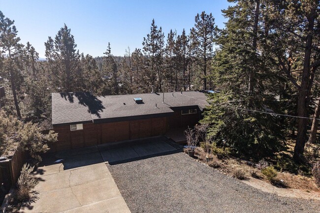 Building Photo - 4 Bed 2 Bath West Hills Bend Oregon