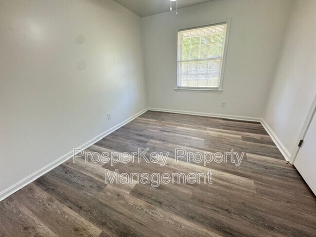 Building Photo - 5004 Kingston Dr