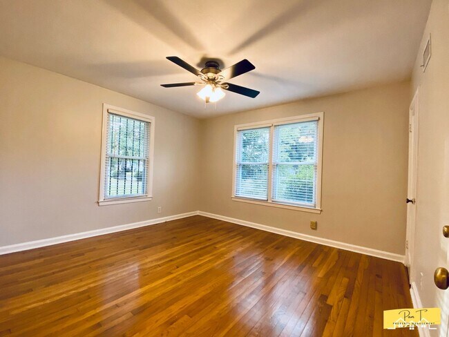 Building Photo - 304 Columbus Dr