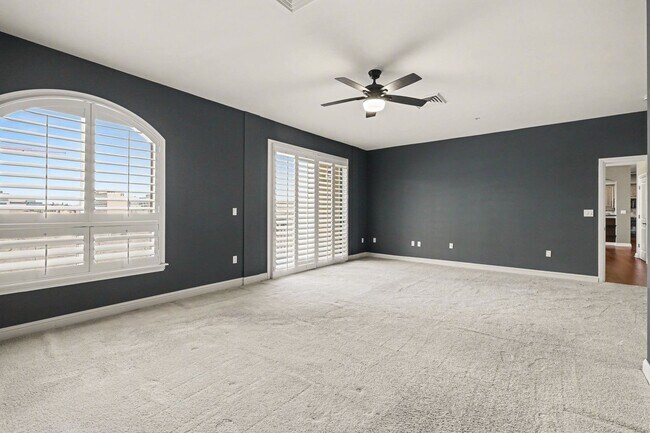 Building Photo - Location and Luxury! 2 Bedroom 2 Bathroom in Cherry Creek!