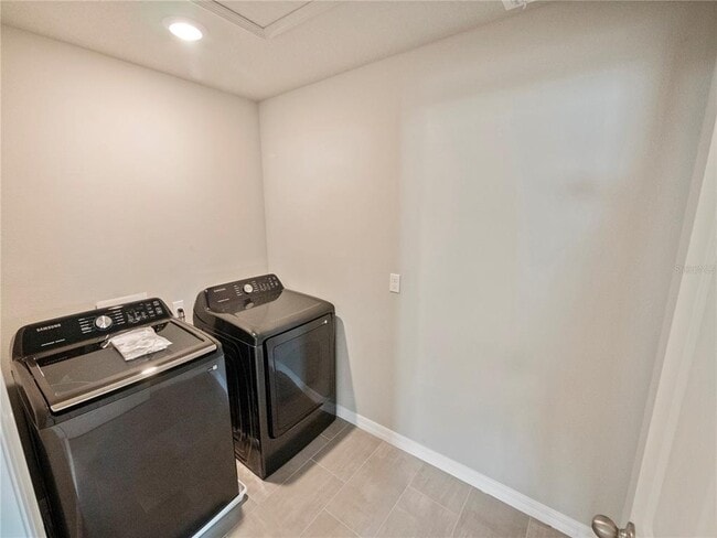 Building Photo - 5268 Sanders Oak Trl