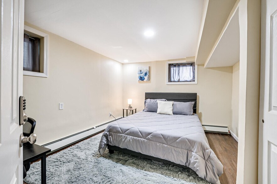 Building Photo - 46 Van Houten Ave