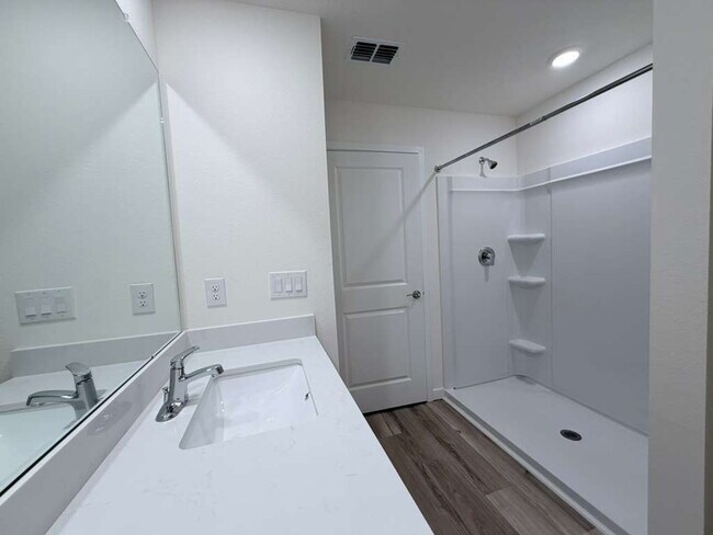 Building Photo - MOVE-IN SPECIAL 2 WEEKS FREE RENT!! NO APPLICATION FEES FOR APPROVED APPLICANTS**Beautiful Brand-...