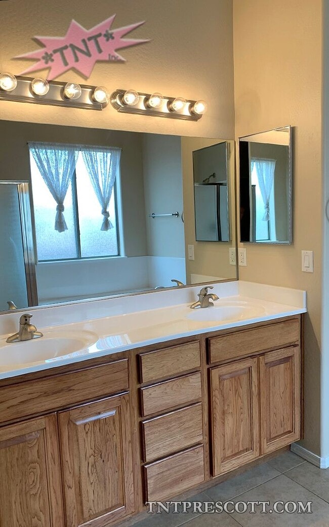 Building Photo - Home in Granville HOA