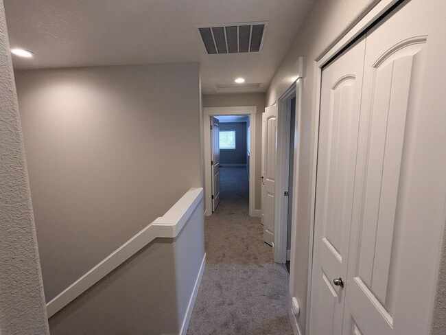 Building Photo - BIGFIR1069-1071