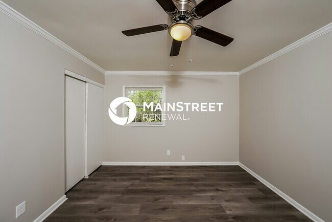 Building Photo - 3 Bedroom Pet-Friendly Home in Birmingham, AL with Main Street Renewal