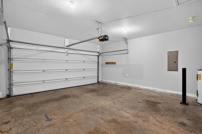 Building Photo - 265 Oxmoor Pl