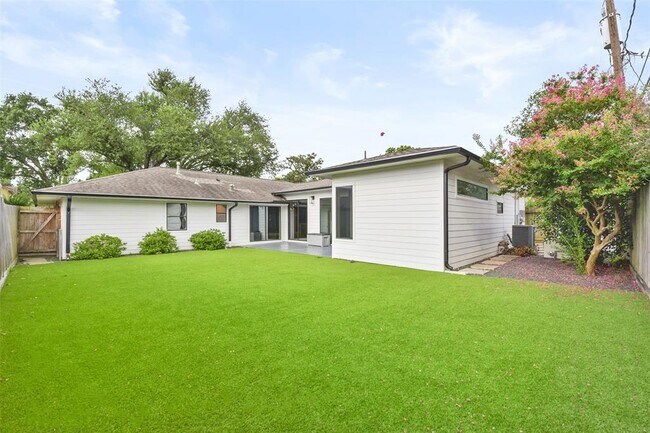 Building Photo - 2703 Tannehill Dr