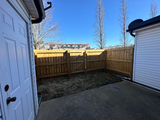 Building Photo - 324 Stewarts Landing Cir