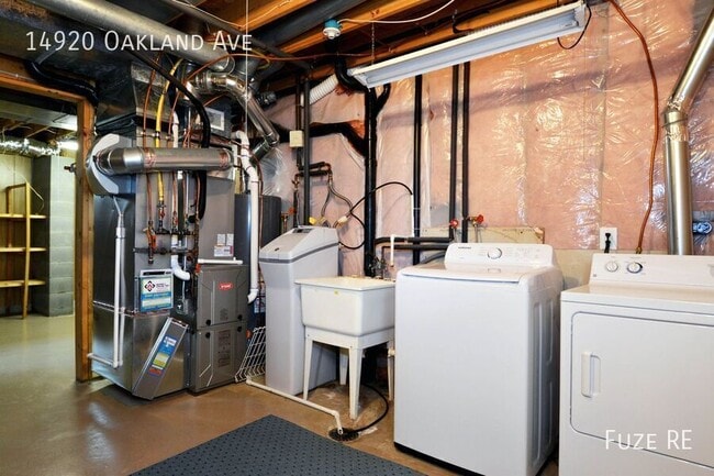 Building Photo - 14920 Oakland Ave