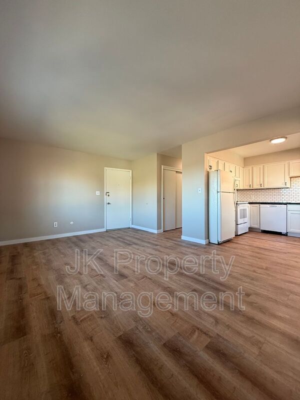 Building Photo - 2100 4th St NE