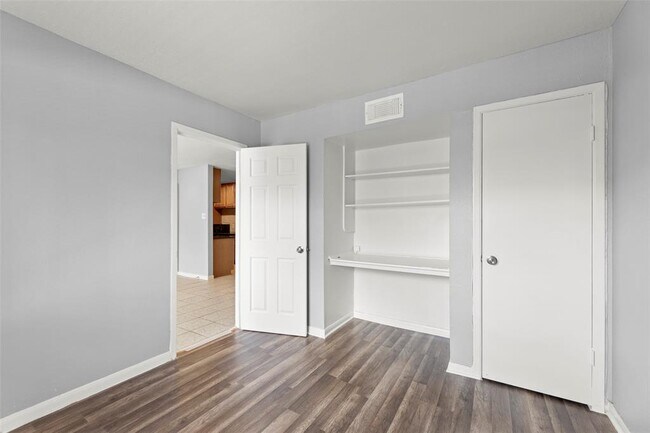 Building Photo - 2100 Wilcrest Dr