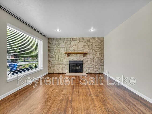 Building Photo - 965 MacFarland Dr