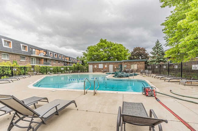 Building Photo - 3851 N Parkway Dr